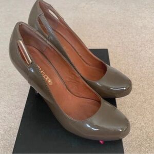 Elegant Brown Patent Leather Heels